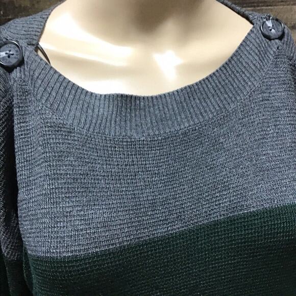 Vince Camuto Women’s 1X Colorblock Sweater Gray Green Button Shoulder NWOT - Picture 9 of 9